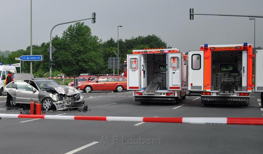 Schwerer Unfall mit Reisebus Lohmar Donrather Dreieck P135.JPG